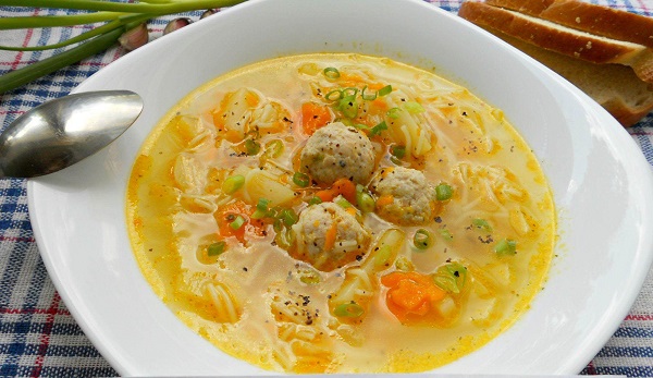 Суп из рыбных консервов с картофелем и вермишелью