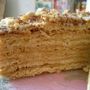 Медовый торт на сметане